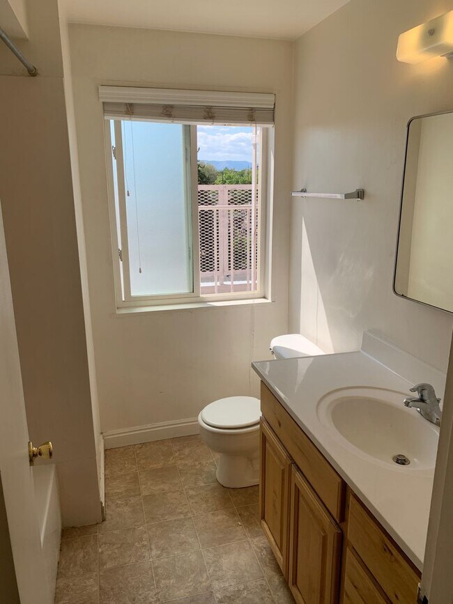 Building Photo - Studio apartment ONLY $795 ( LIMITED TIME ...