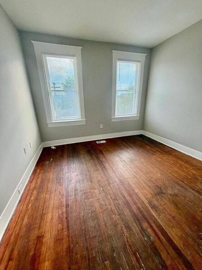 Building Photo - Large Wolcott Home Rent Ready