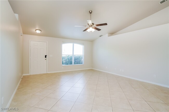 Building Photo - 725 Kari Cir