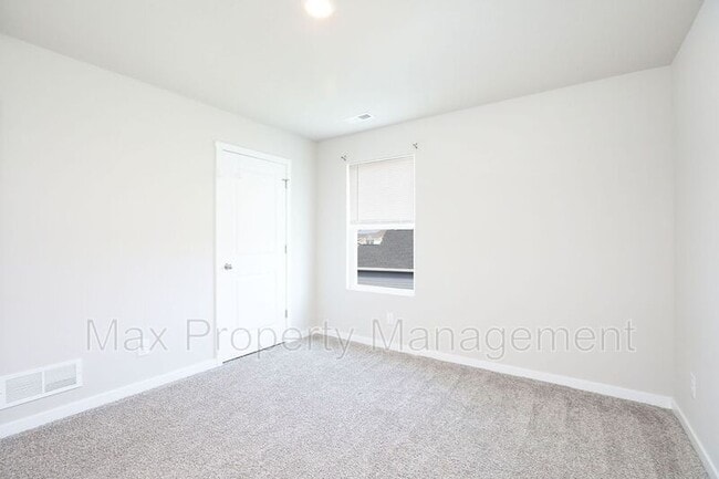 Building Photo - 2302 SW 23rd St