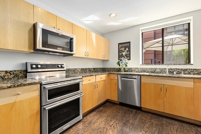 Building Photo - 930 Acoma St