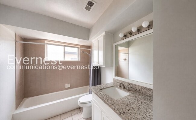 Building Photo - 4 Bed, 2 Bath Home with Fenced Yard & Garage / Pet-Friendly / Coming Soon!