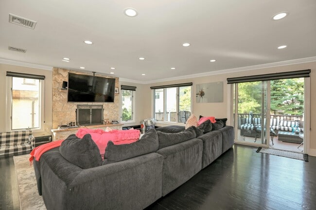 Building Photo - 357 Tom Hunter Rd