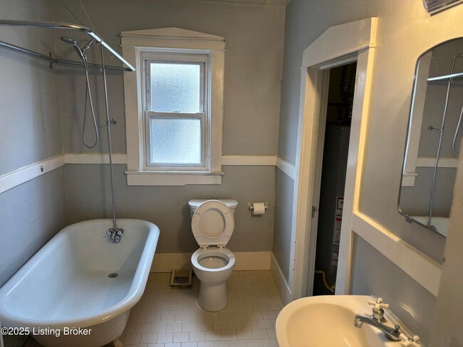 Building Photo - 2126 Sherwood Ave