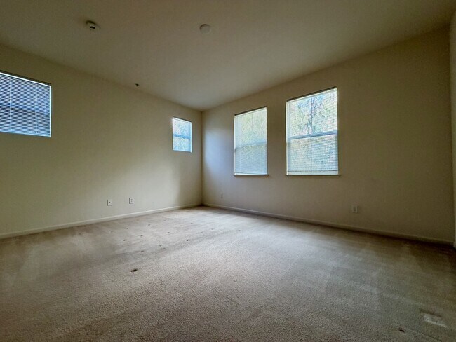 Building Photo - 2100 Beech Cir