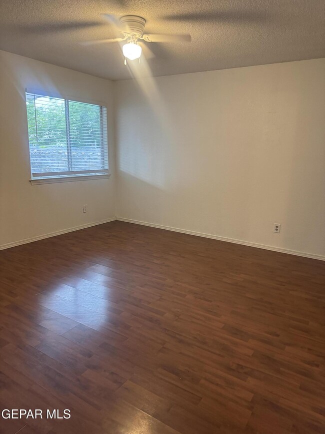 Building Photo - 3033 Tierra Humeda Dr