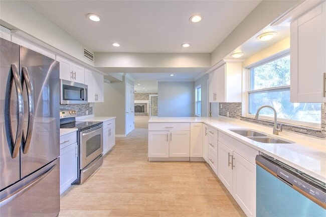 Building Photo - 4711 W San Rafael St