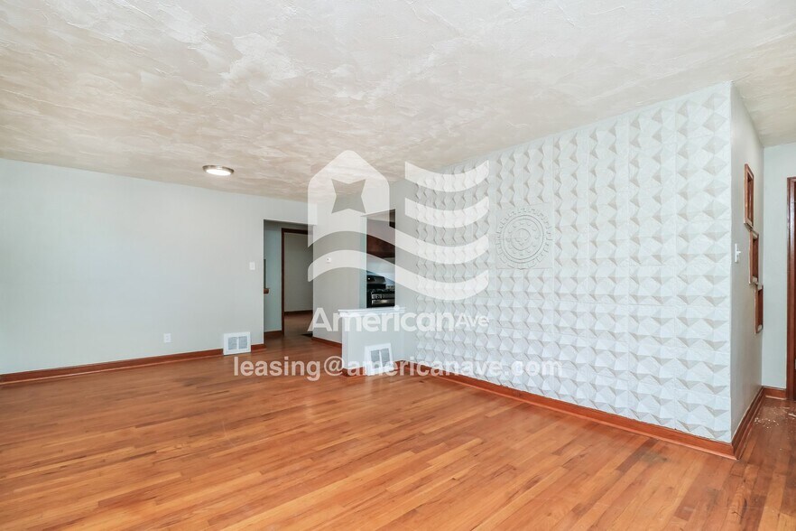 Building Photo - 4422 June Ave