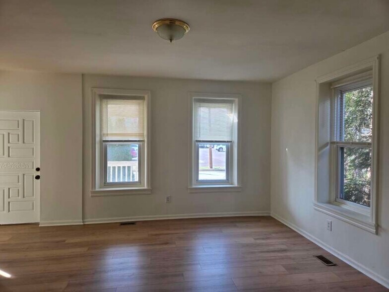 Building Photo - 1907 W Point Pike