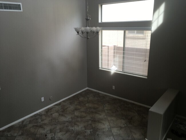 Building Photo - 3 Bed 2.5 Bath home!!