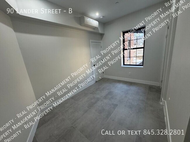 Building Photo - 90 Lander St
