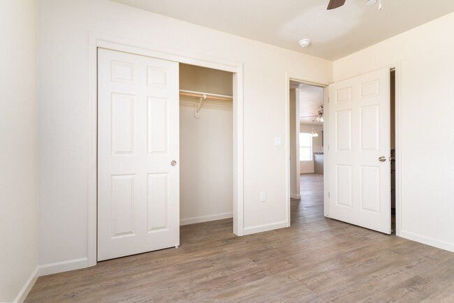 Building Photo - 2467 Oakmont Cir