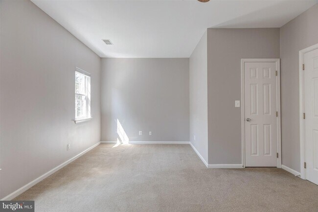 Building Photo - 5140 Donovan Dr
