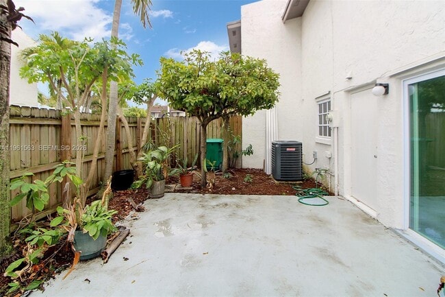 Building Photo - 10921 SW 70th Terrace