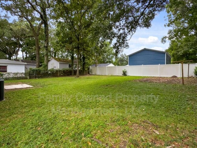 Building Photo - 5805 Chaucer Dr