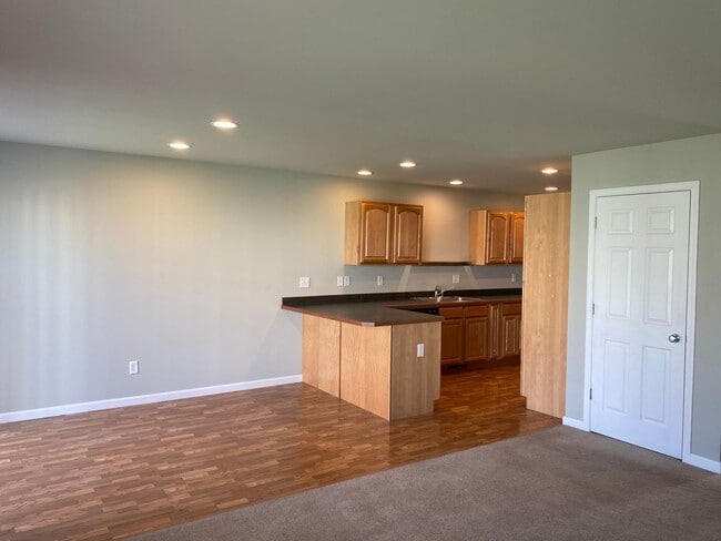 Building Photo - Spacious End Unit Condo