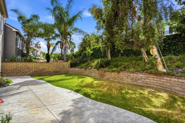 Building Photo - Spacious Alta Vista Valencia Home with Loft, Private Yard, and Community Amenities