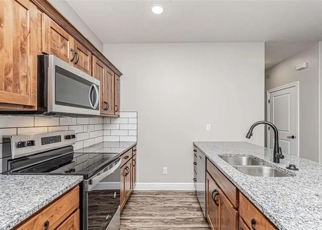 Building Photo - Spacious, Stylish & Ready for Summer Move-In
