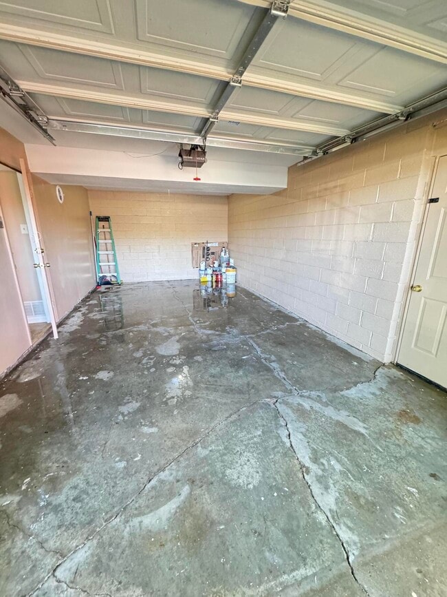 Building Photo - 3372 Otter Creek Dr