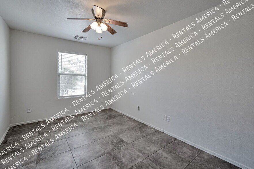 Building Photo - 757 E Cowboy Cove Trail