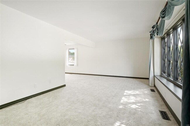 Building Photo - 2516 Westminister Dr