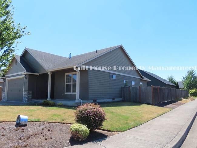 Building Photo - Custom 3 Bed, 2 Bath Home in Junction City...