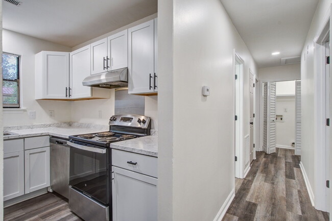 Building Photo - 114 Langley Dr