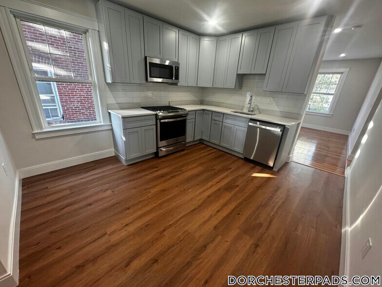 Primary Photo - 72 Belden St