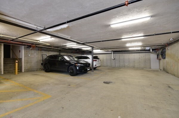 Building Photo - 928 E Broadway