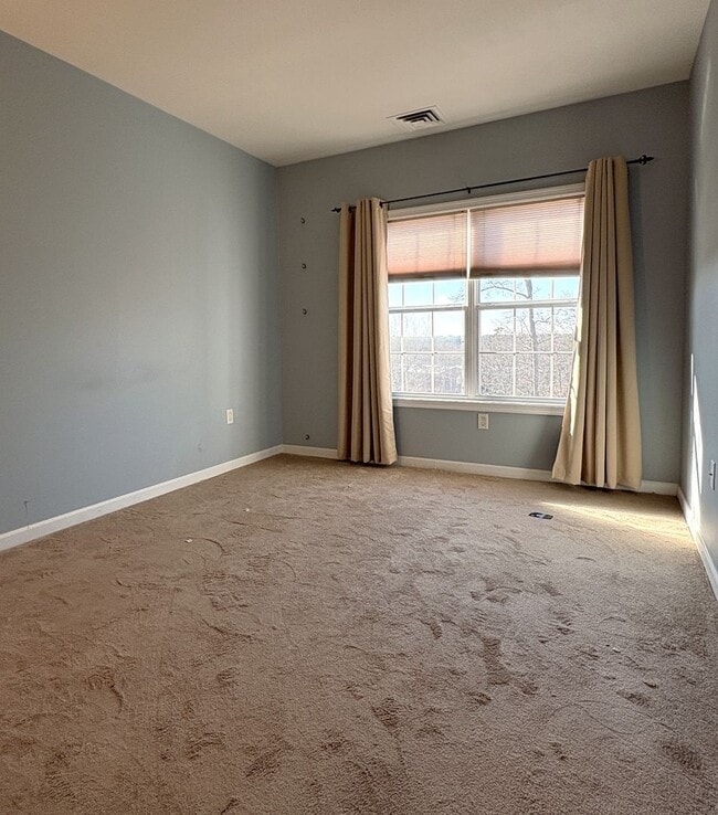 Building Photo - Spacious and Stylish 2 bedroom, 2 bath condo is desirable Coachman's Ridge complex