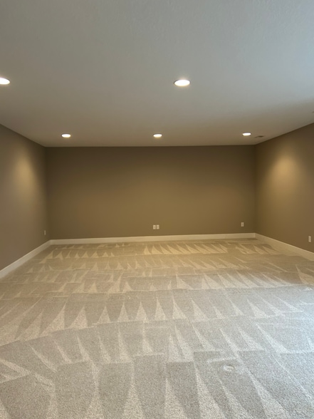 Large finished basement - 1616 Park Ave