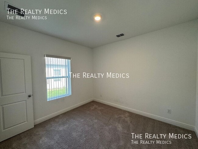 Building Photo - 1537 Meadowlark Dr