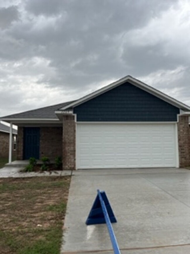 Building Photo - FIRST MONTH FREE - Beautiful New Home!