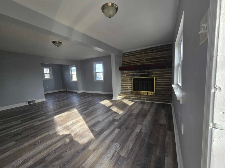 Building Photo - 1502 Market St