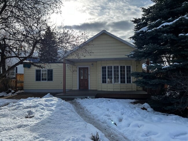 Building Photo - 4 bed/ 3 bath University Rental House ($3,...