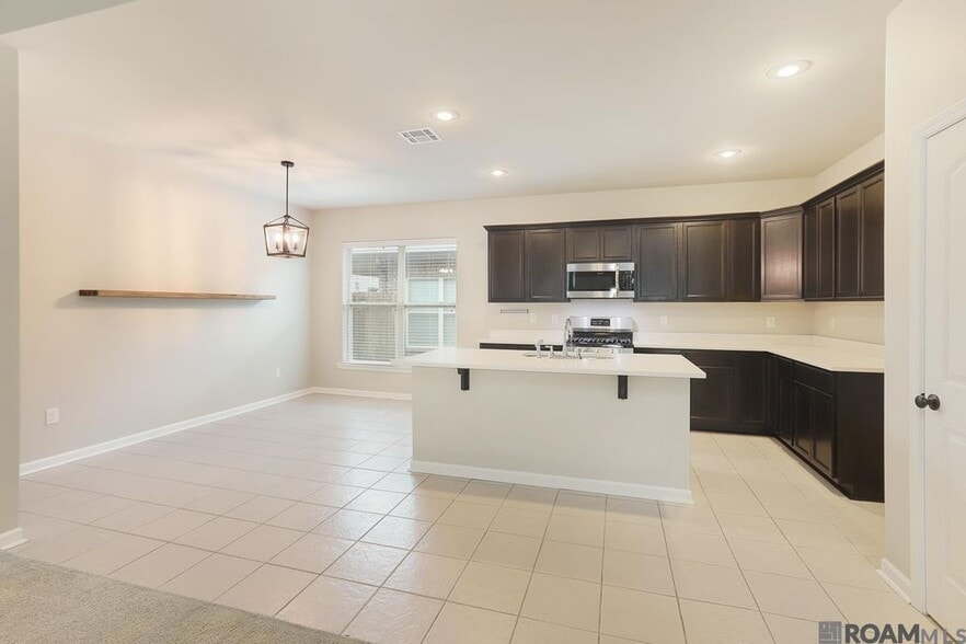 Building Photo - 42451 Baystone Ave