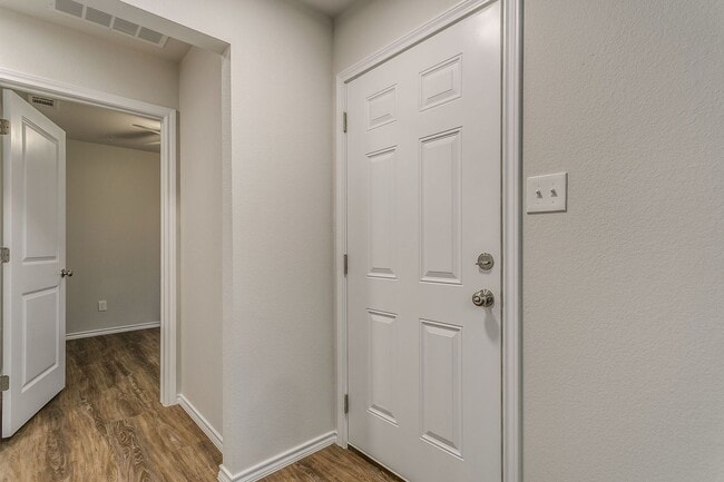 Building Photo - ASK ABOUT OUR MOVE IN SPECIAL