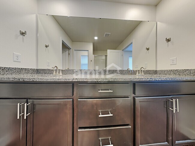 Building Photo - 9228 Tigerlilly St