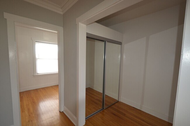 Building Photo - 4402 N Rockwell St