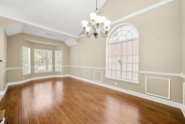 Building Photo - Spacious 4-Bed Home with Island Kitchen, Fireplace & Fenced Yard in San Antonio – 2,143 Sq Ft