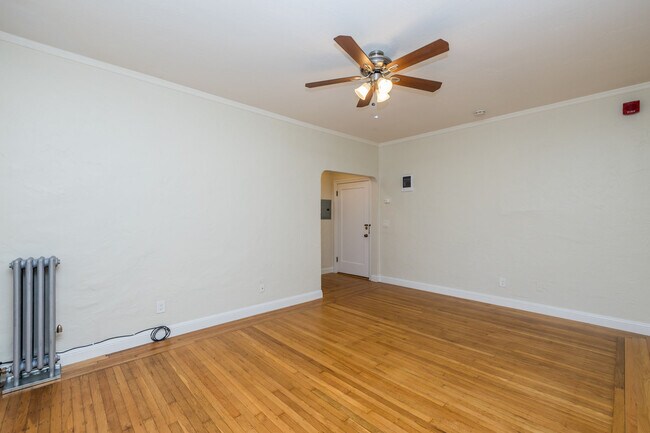 Building Photo - 421 Van Dyke