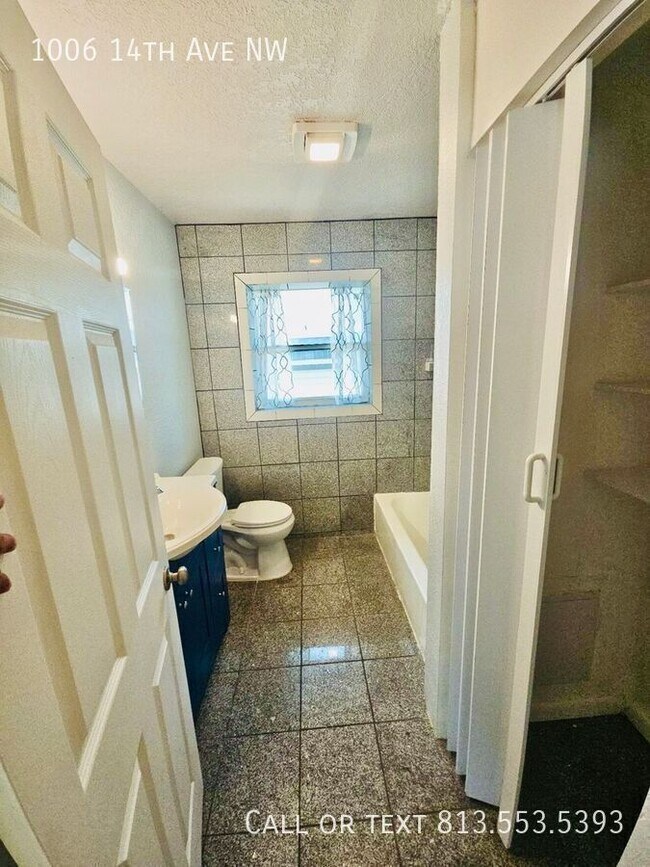 Building Photo - 1006 14th Ave NW