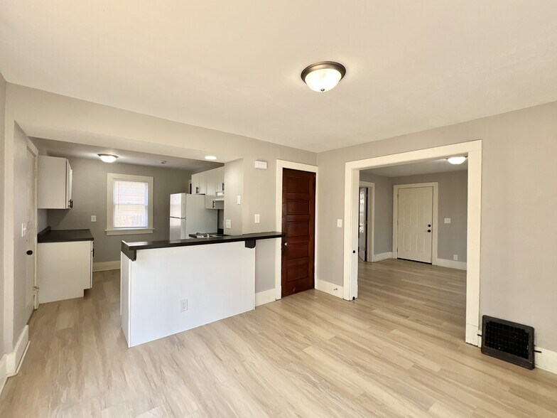 Building Photo - 1549 Porter Ave