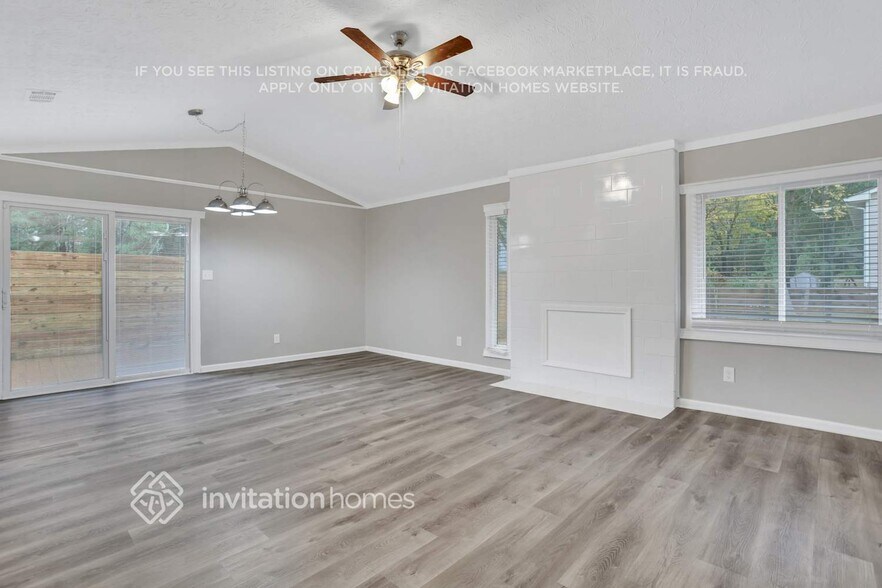 Building Photo - 565 Lakeridge Cir SE