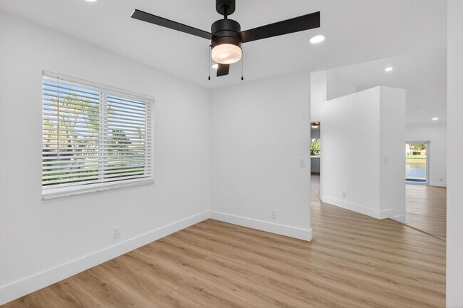 Building Photo - 6425 96th Pl S