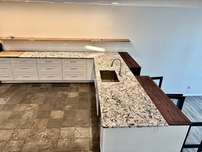 Building Photo - 2700 Vista Grande Dr NW
