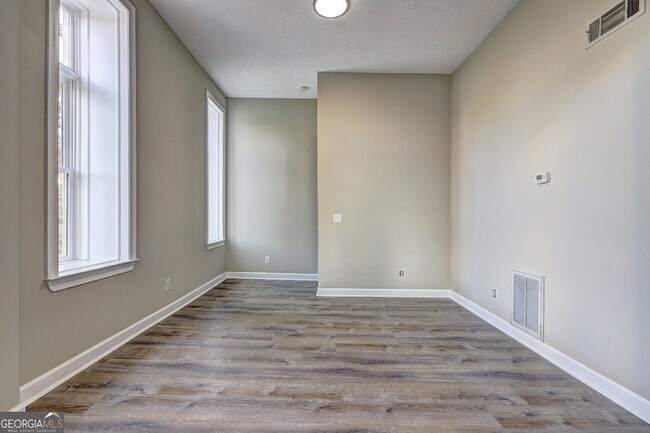 Building Photo - 123 S Broad St