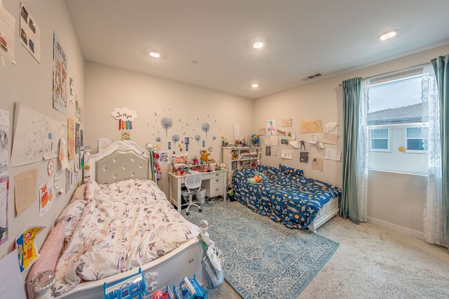 Building Photo - 232 Keeper