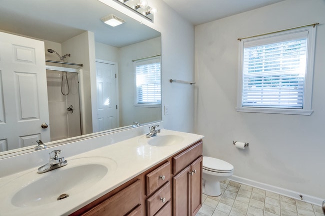 Building Photo - 1522 Langdon Village Dr