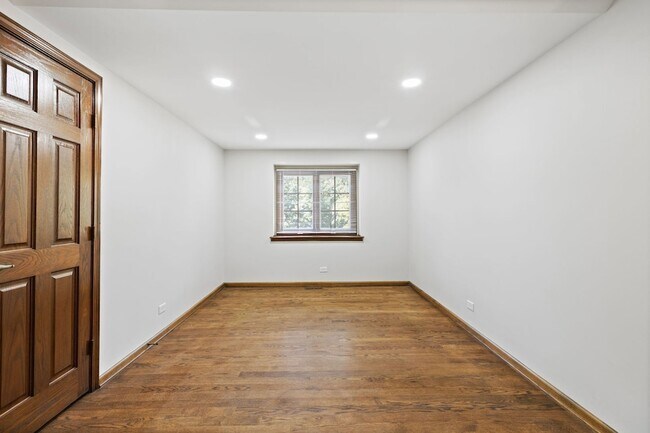 Building Photo - 71 Crestview Dr